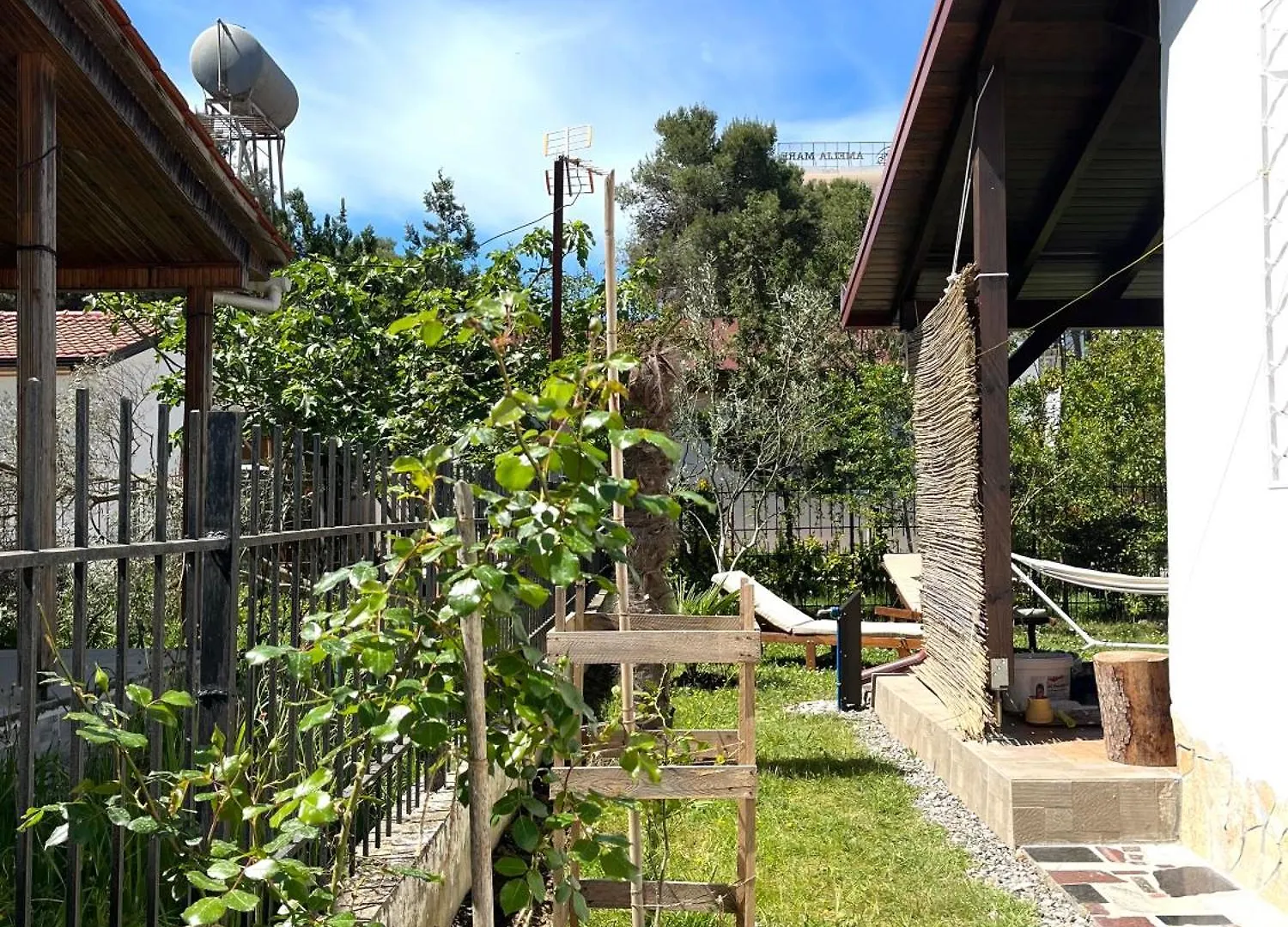 بيت للعطل Seaside Cottage With Garden غوليم ألبانيا